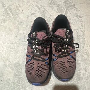 On Women's Athletic/running Shoes - Black and dark burgundy